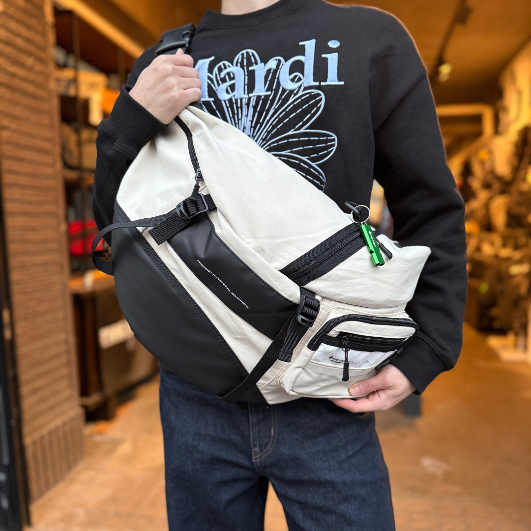 FFIM-206 FIRE FIRST ボディバッグ A4 バナナ型 ショルダー 13L 大容量 FFIM-206 FIRE FIRST ボディバッグ A4 バナナ型 ショルダー 13L 大容量